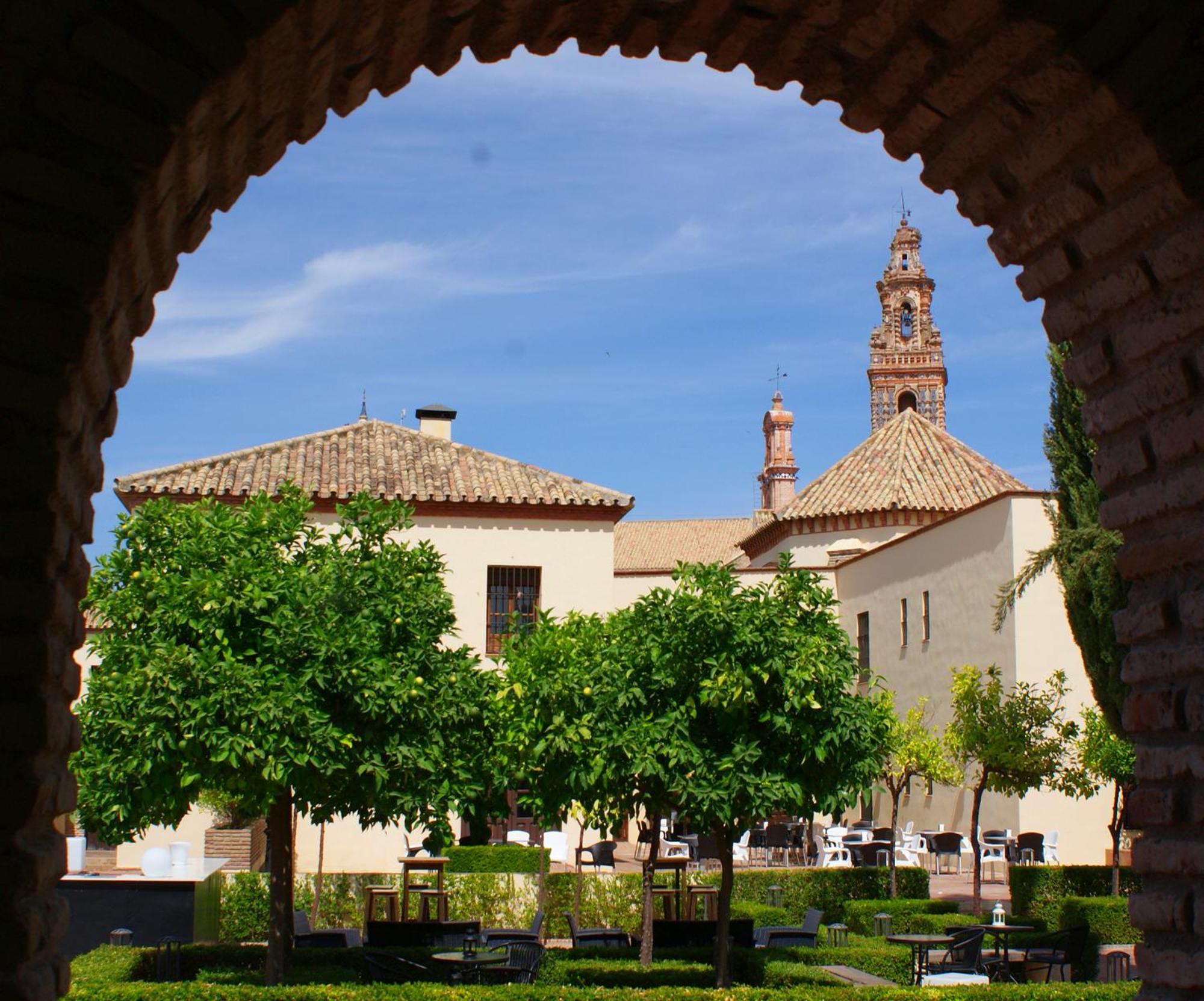 Отель Hospederia Convento De Santa Clara Пальма дел Рио Экстерьер фото