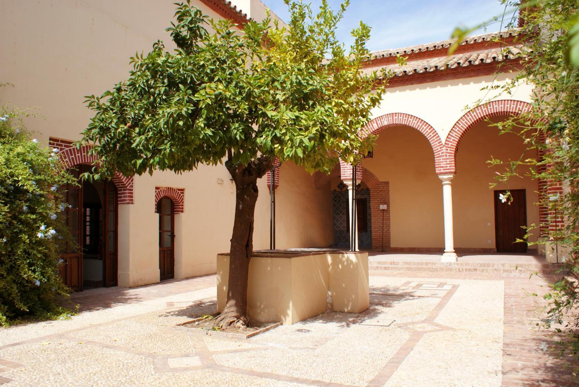 Отель Hospederia Convento De Santa Clara Пальма дел Рио Экстерьер фото