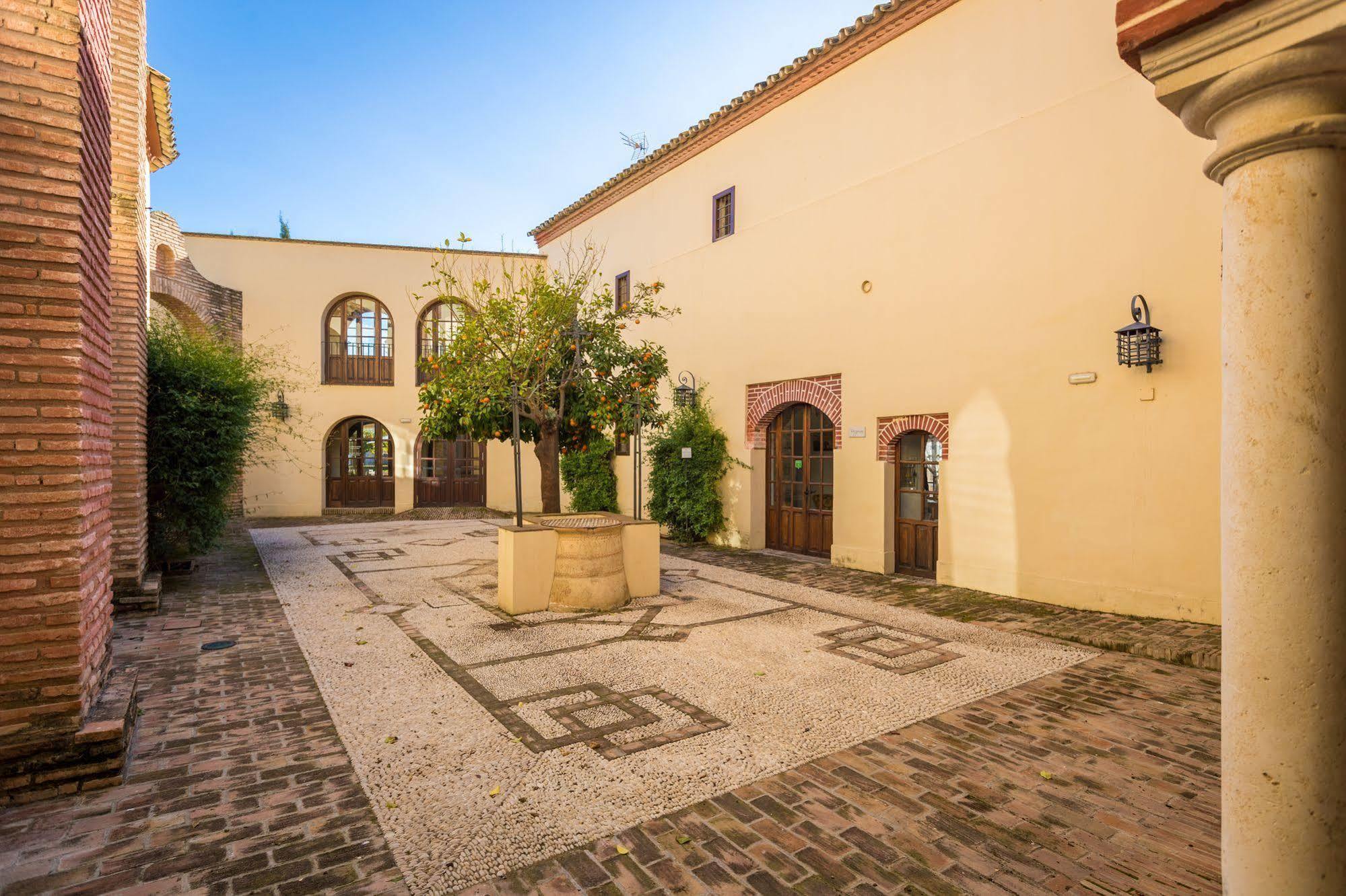 Отель Hospederia Convento De Santa Clara Пальма дел Рио Экстерьер фото