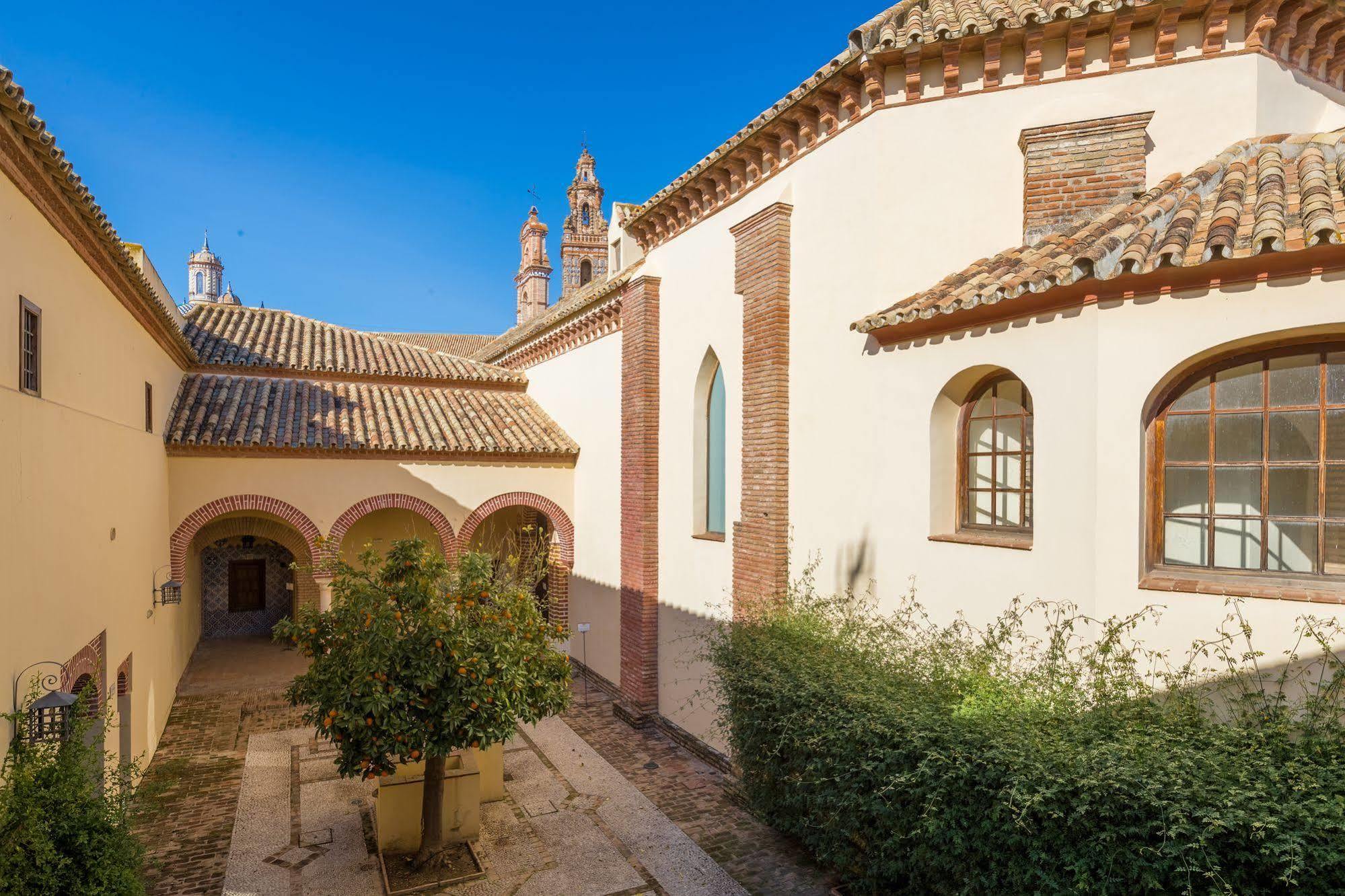 Отель Hospederia Convento De Santa Clara Пальма дел Рио Экстерьер фото